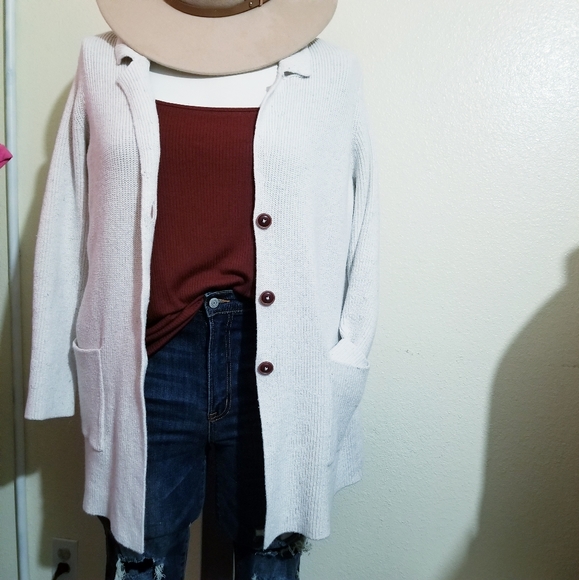 J. Jill Sweaters - J.Jill knitted cardigan  with front pockets.